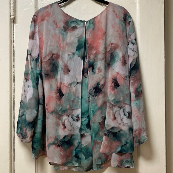 Jennifer Lopez Flowy Blouse - Picture 3 of 8